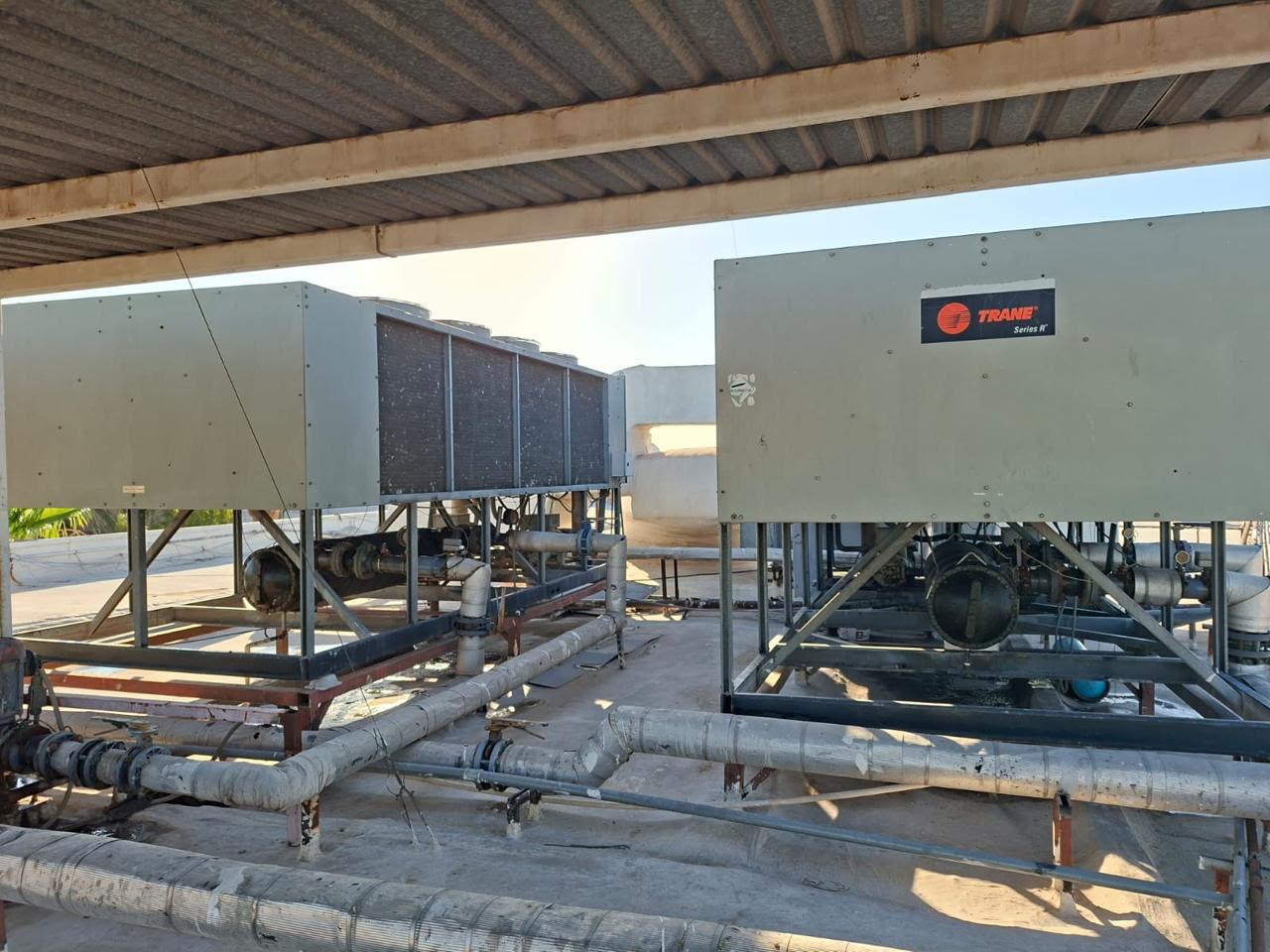 Sistemas hidrónicos: Equipamiento industrial y circuitos de agua.